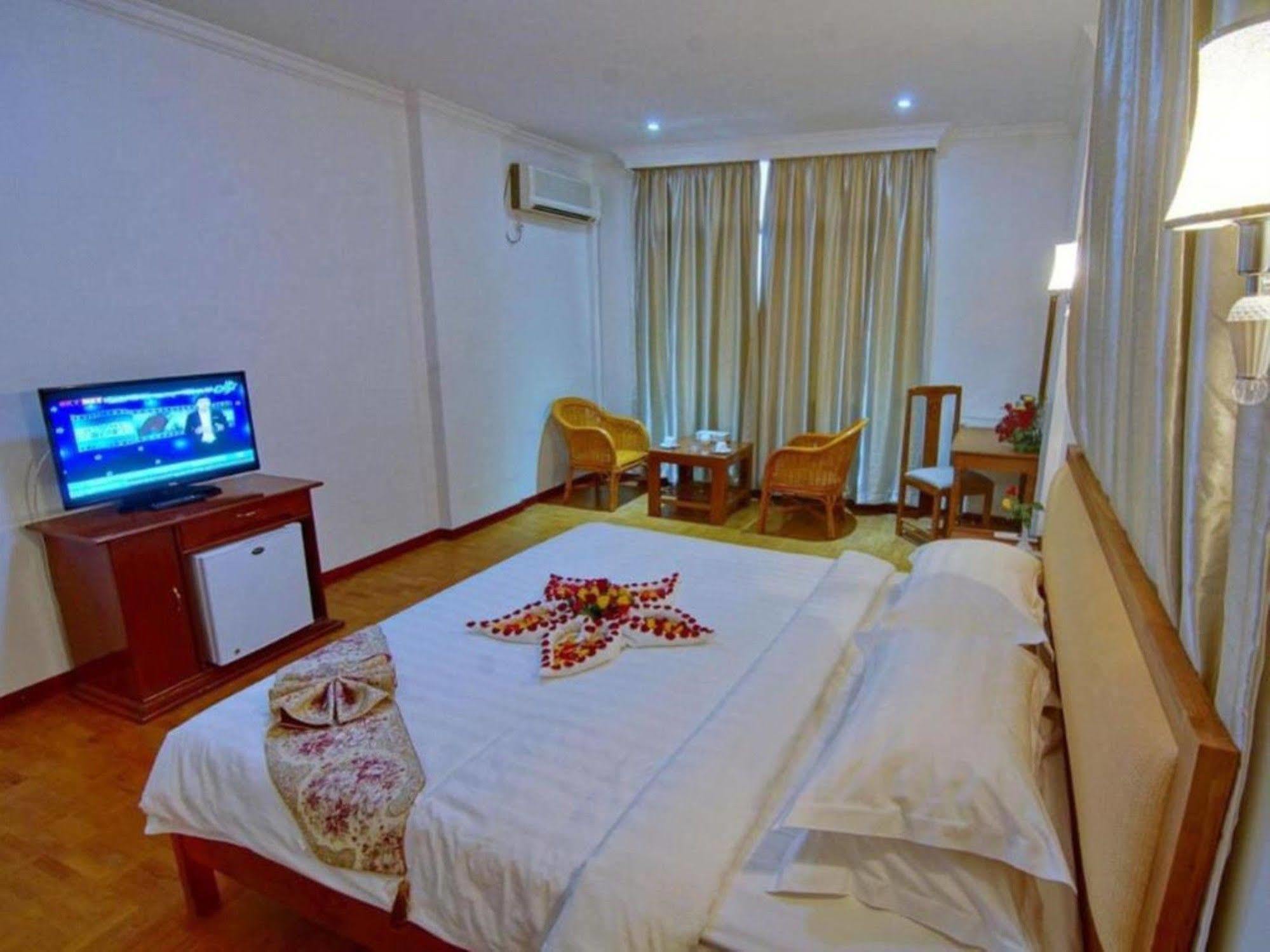 Wilson Hotel Мандалай Экстерьер фото